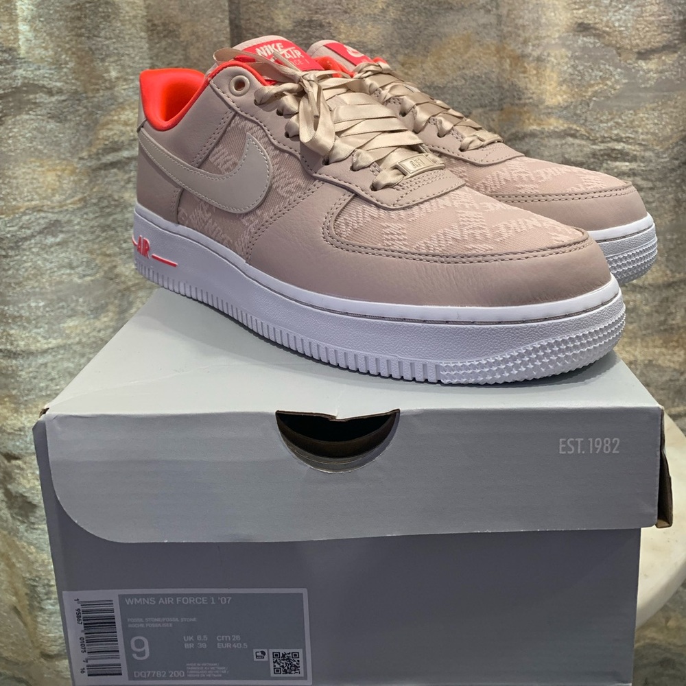 Nike women’s  Air Force 1 '07 'Fossil Stone Laser Crimson' Size 9